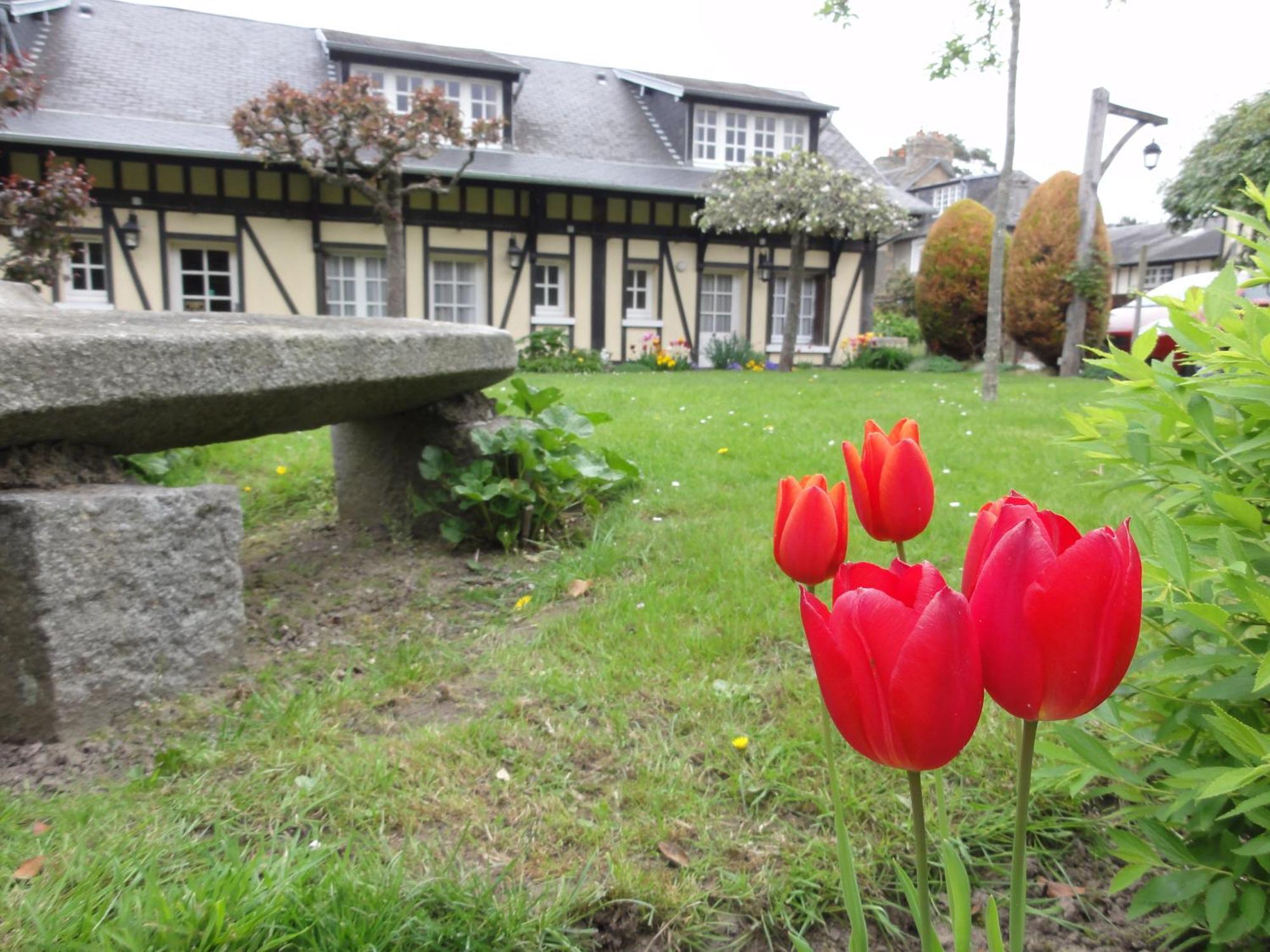 Hotel De La Croix D'Or Avranches Exterior photo