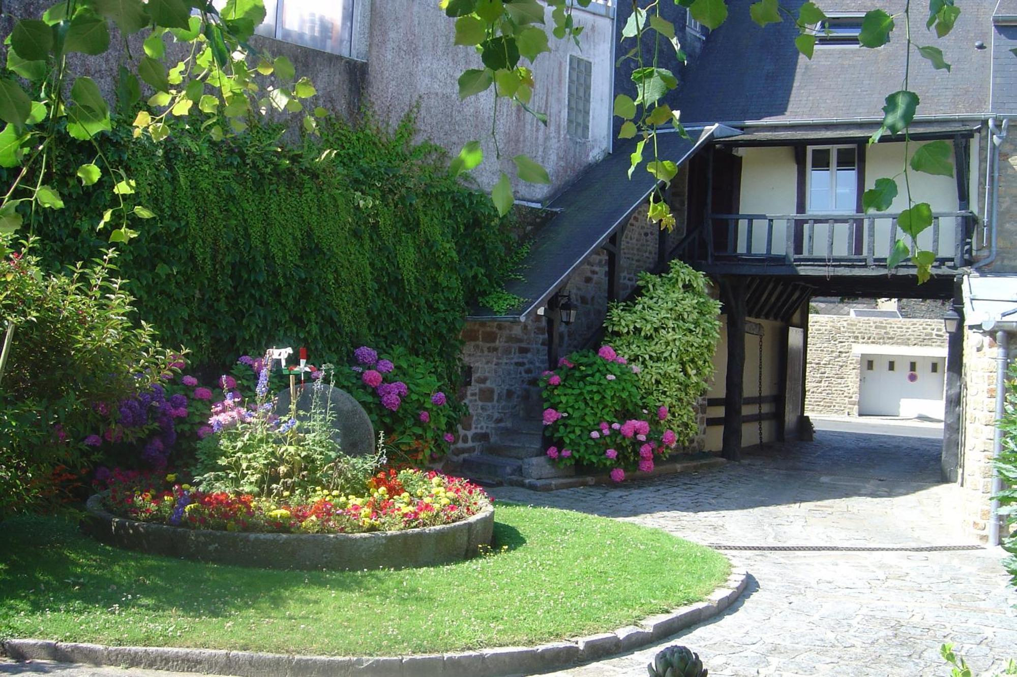 Hotel De La Croix D'Or Avranches Exterior photo