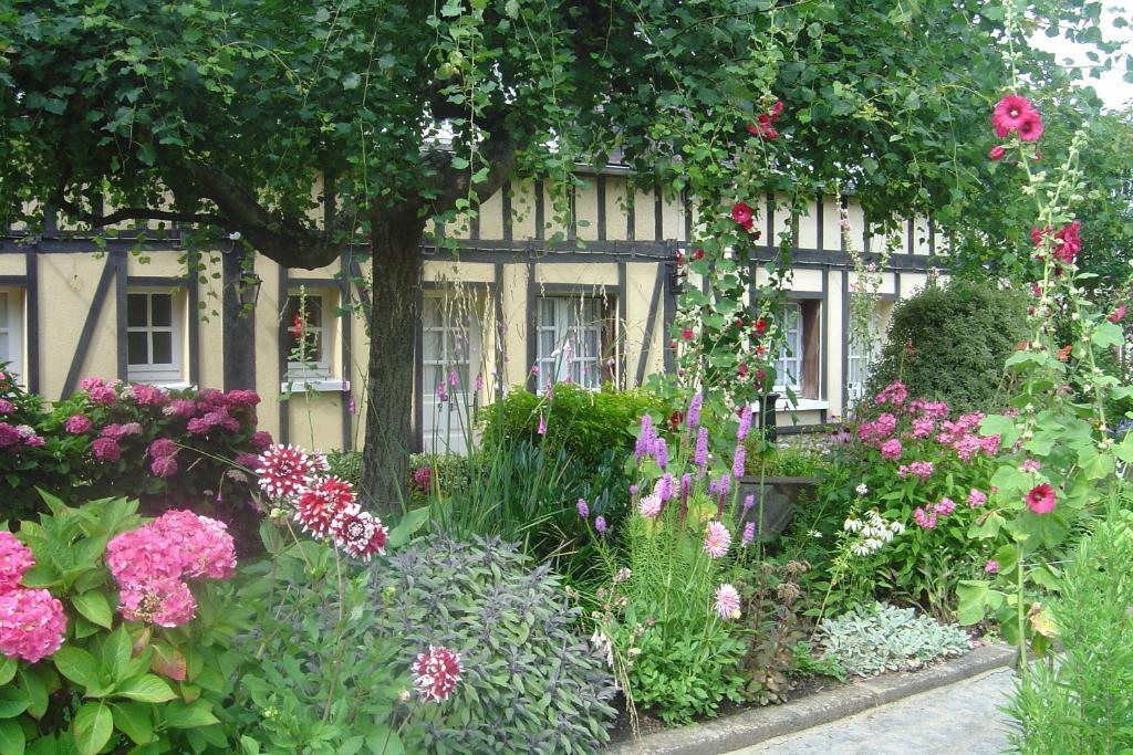 Hotel De La Croix D'Or Avranches Exterior photo