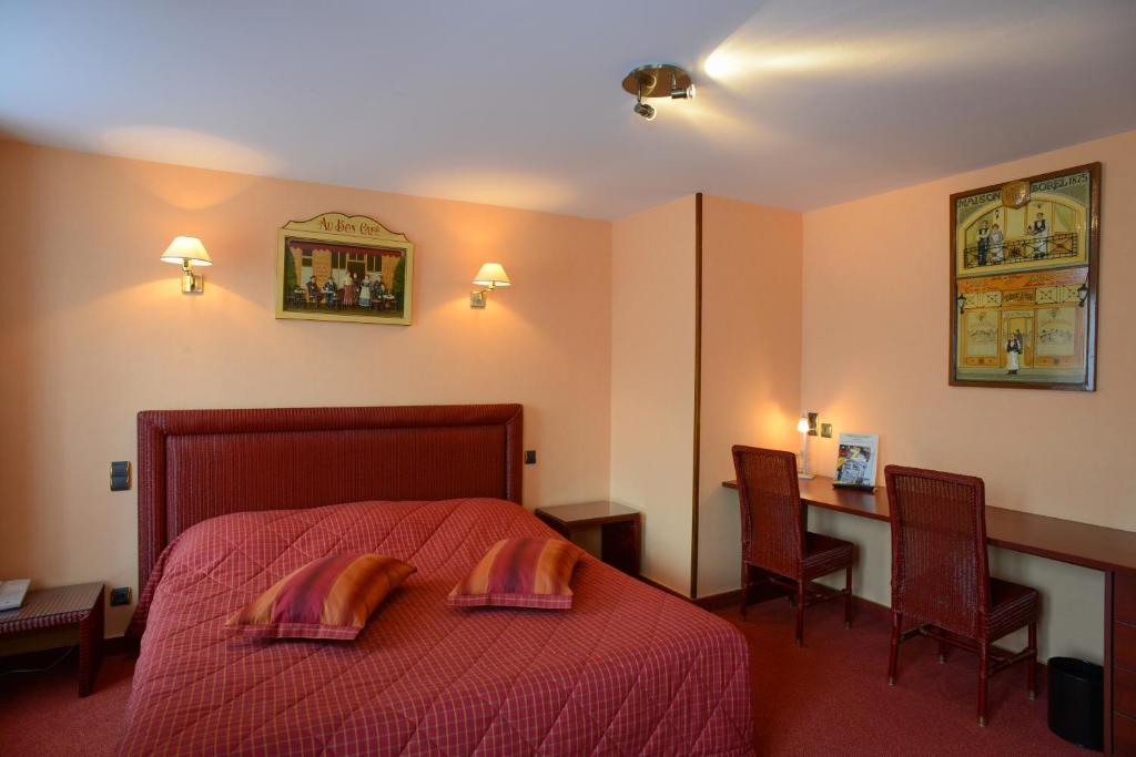 Hotel De La Croix D'Or Avranches Room photo