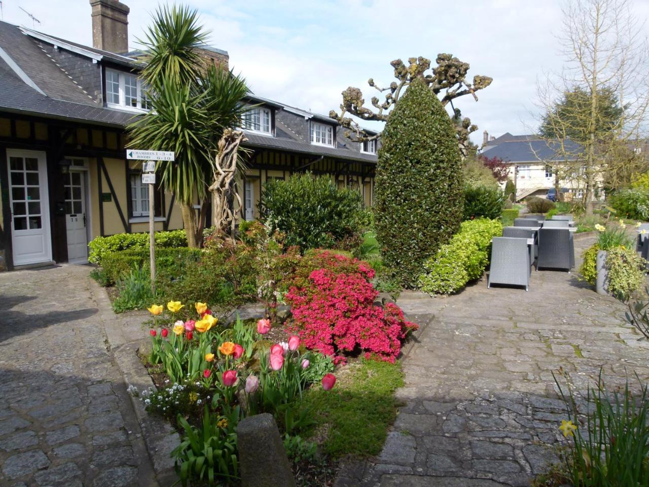 Hotel De La Croix D'Or Avranches Exterior photo